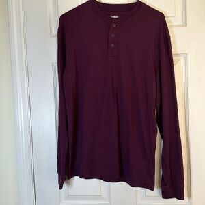 GOODFELLOW & CO HENLEY SHIRT TEEN/MENS S LONG SLEEVE THREE BUTTON FRONT MAROON